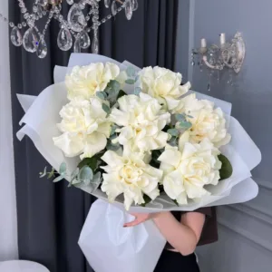 Bouquet of 7 white French roses